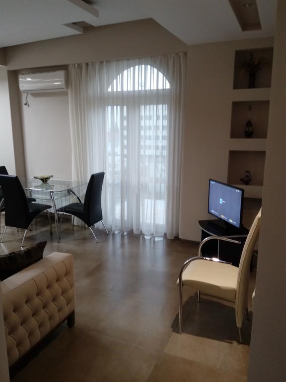 Apartment On Rustaveli Batumi Bagian luar foto